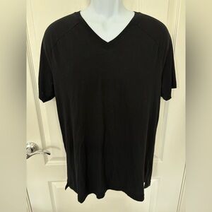 ALO Yoga V-Neck Men's T-Shirt — Black — Men’s Medium